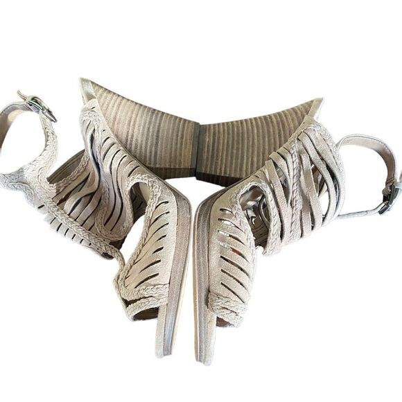 NEW Vince Camuto | Janil Suede Strappy Sandal, Size 8.5 - Picture 4 of 11